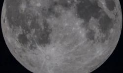 حدث سماوي نادر مساء اليوم.. قمر الذئب سيبتلع المريخ